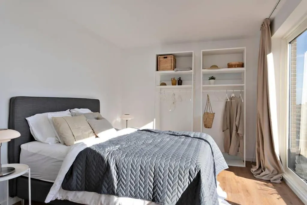 City Penthouse, Rooftop Terrace, Free Netflix, Wifi And Airco Antwerp 0*,  Belgium