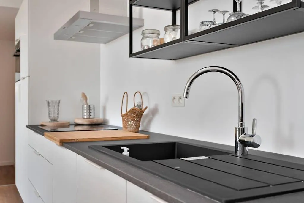 City Penthouse, Rooftop Terrace, Free Netflix, Wifi And Airco Antwerp 0*,
